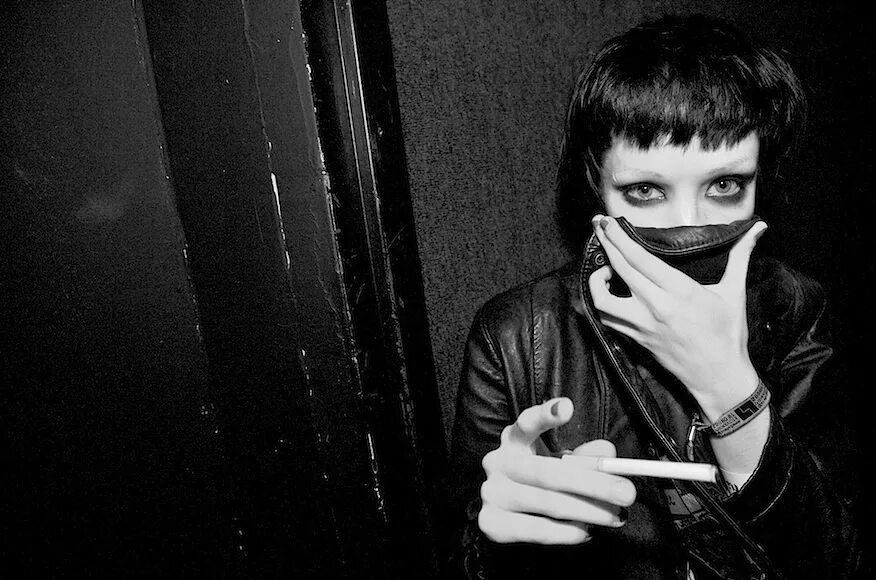 Алиса лени. Элис Гласс 2008. Элис Гласс Crystal Castles. Кристал кастлс Итан. Crystal Castles Leni.