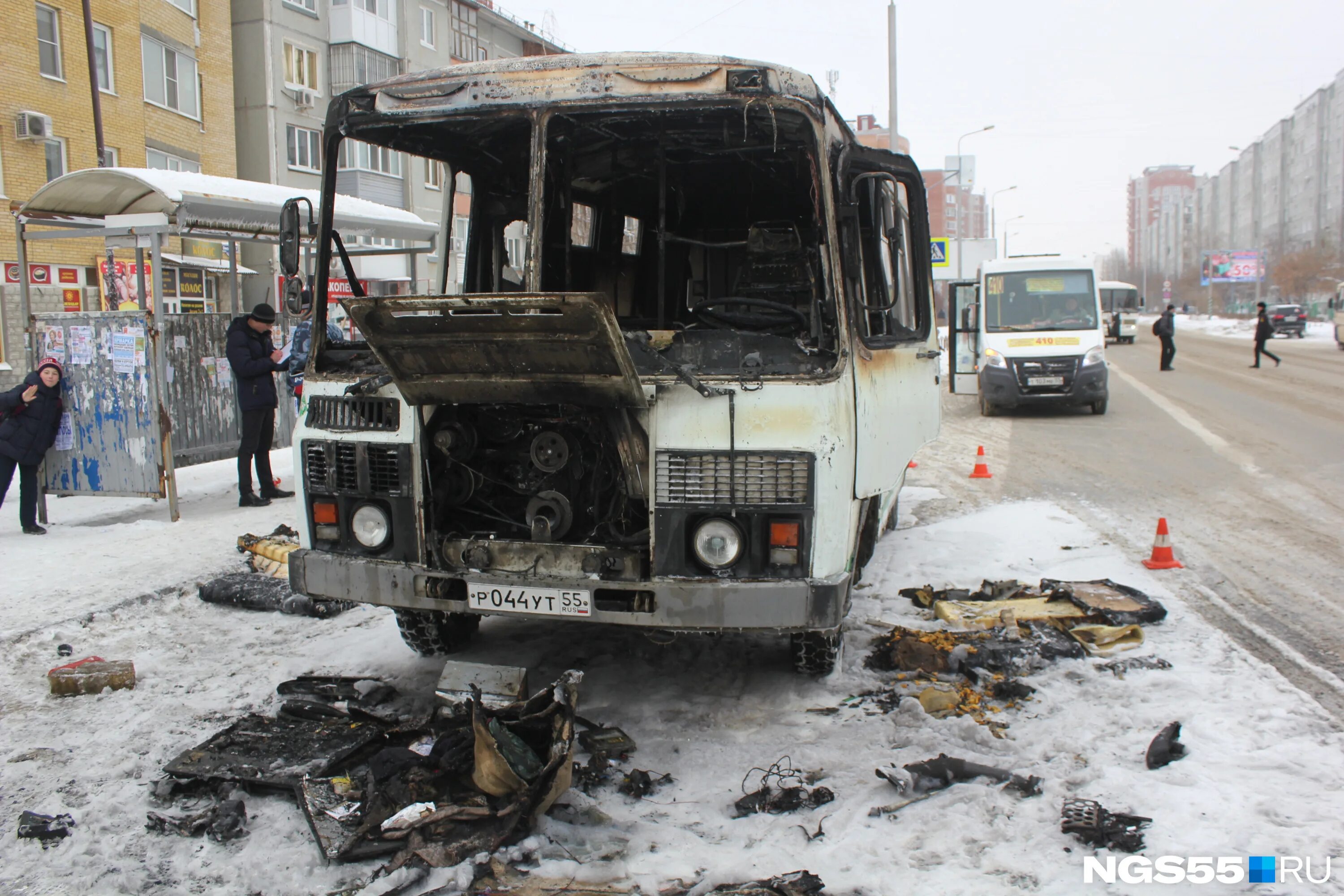 Омск 4 декабря. Сгоревший ПАЗ 32054. ПАЗ сгорел.