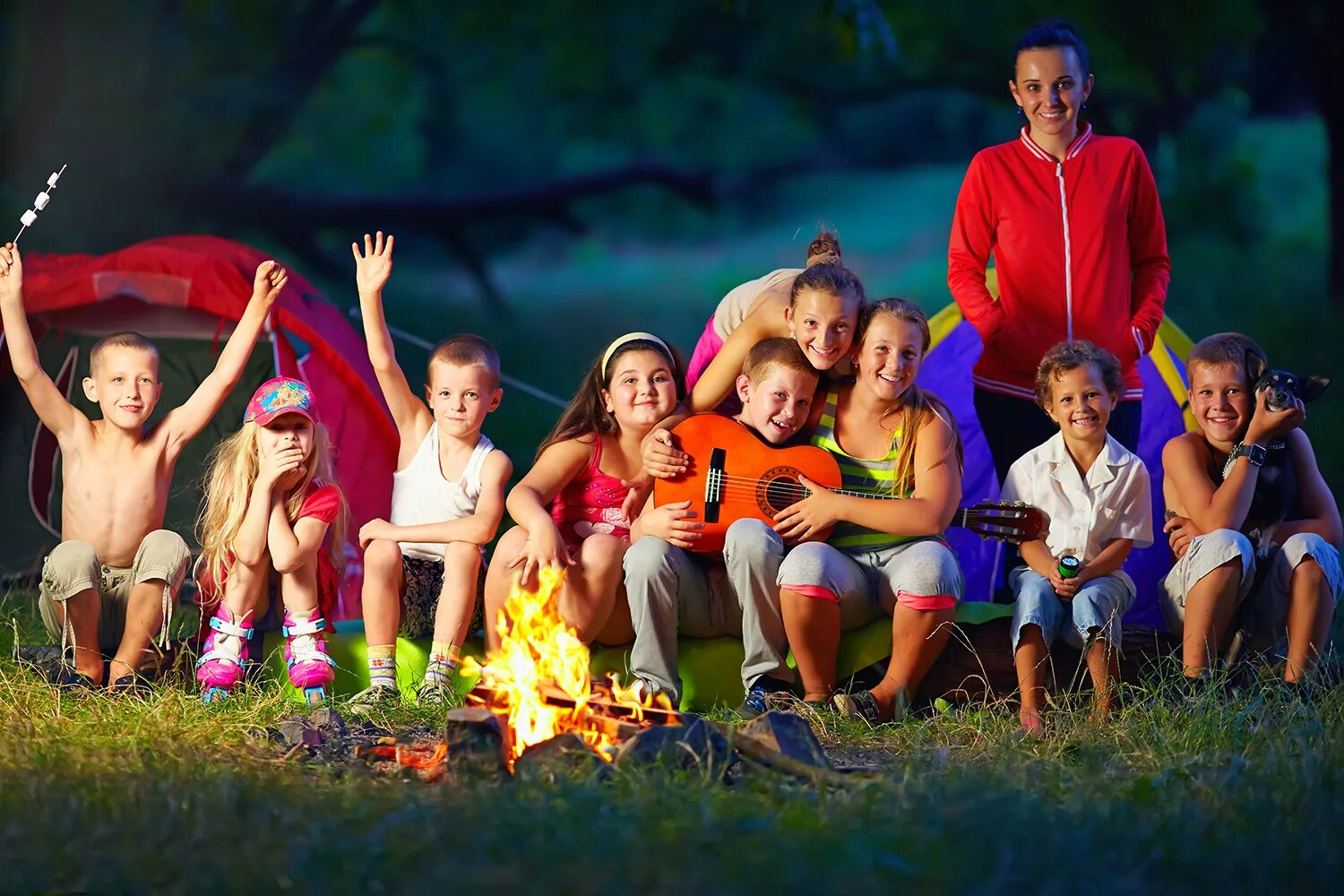 Child camping. Детский лагерь. Детский летний лагерь. Детские летние лагеря. Лений планер для детей.