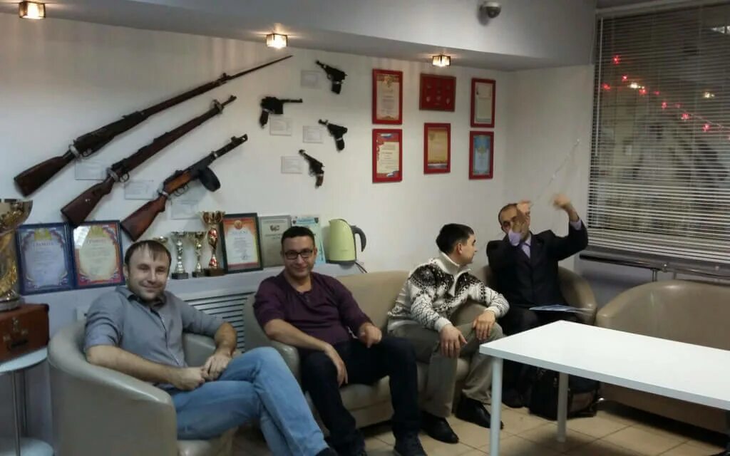 Тир уфа. Боевой тир arcada. Тир аркада. Огнестрельный стрелковый тир. Огнестрельный тир уфа.