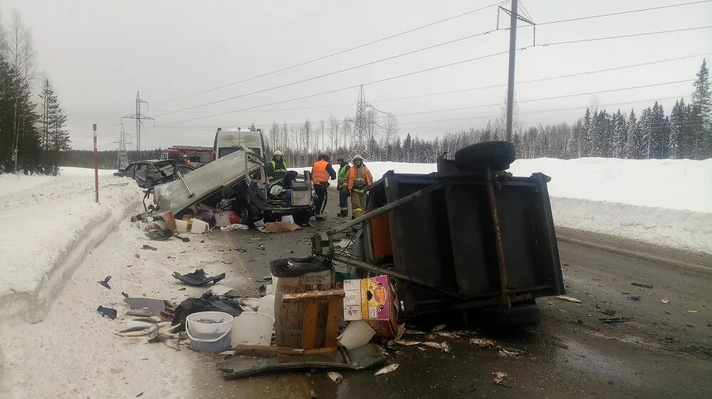 ДТП на Мурманской трассе с лесовозом. Авария на трассе кола января 2022. 12 января 19 года