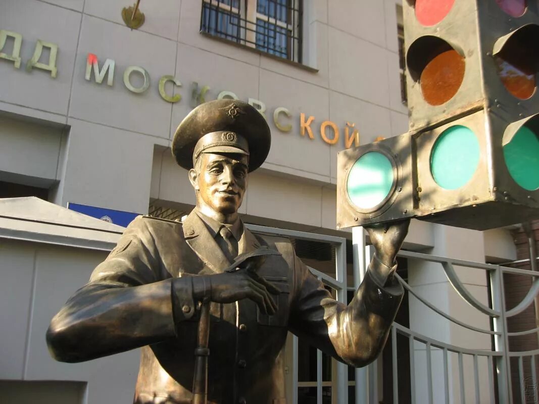 Дядя Степа памятник в Москве. Памятник дяде степе в Москве. Памятники дяде степе милиционеру в Москве. Памятник дяде степе в слесарном переулке.