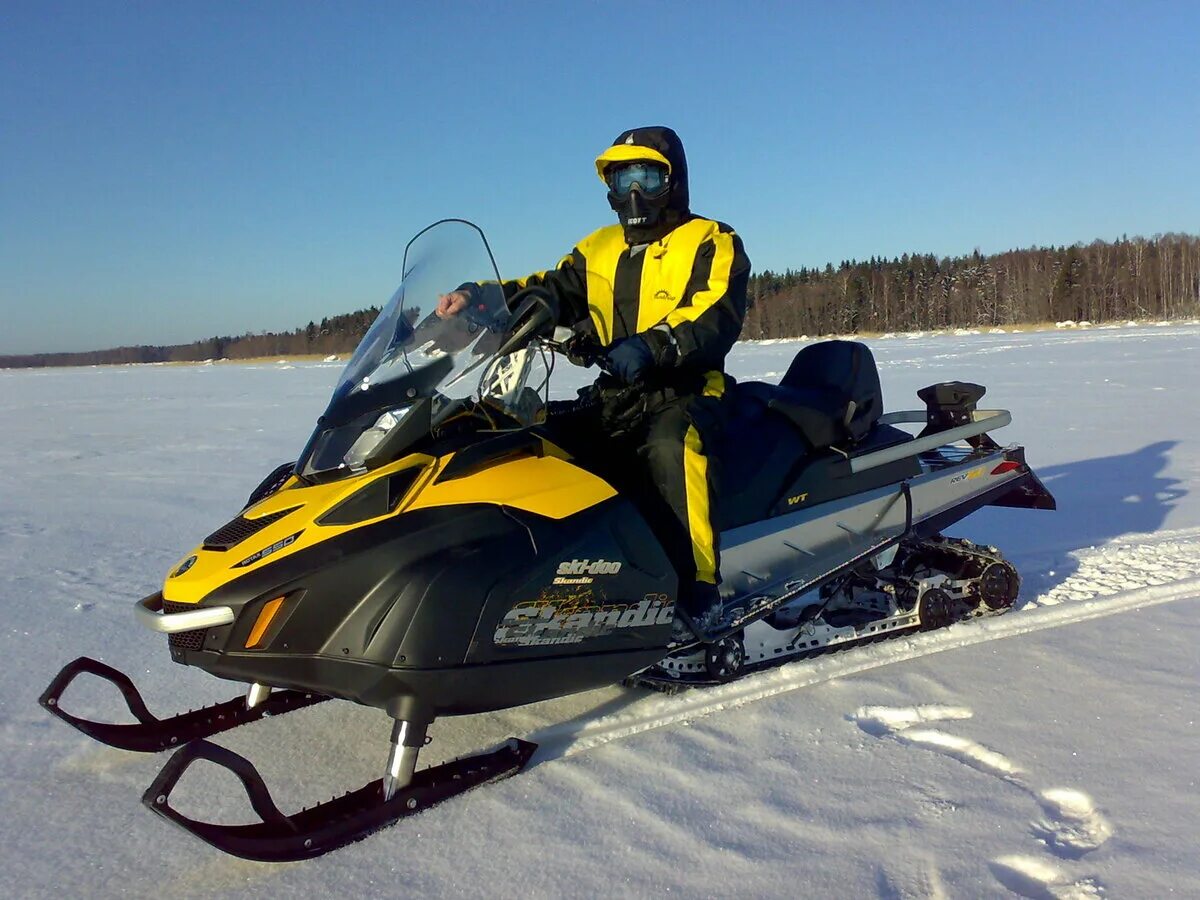 Ski doo wt 550. Ski Doo Skandic 550. Ski Doo Skandic 550 2012. BRP Skandic 550 2012. Скандик 550 2012.