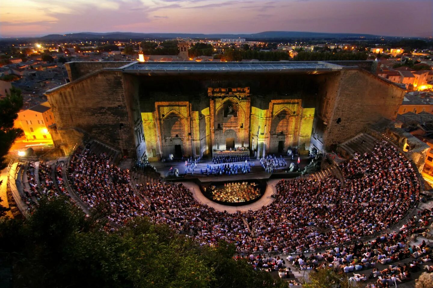 Античный театр d'Orange, Франция. Театр оранж Франция. Le Théâtre Antique d’Orange (Франция, оранж). Античный театр в оранже Франция.