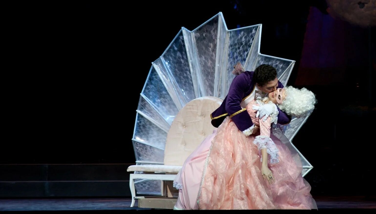 Летучая мышь оперетта самара. Летучая мышь оперетта мариинский театр. Оперетта летучая мышь мьюзик холл. Летучая мышь оперетта либретто. Летучая мышь оперетта театр оперетты.