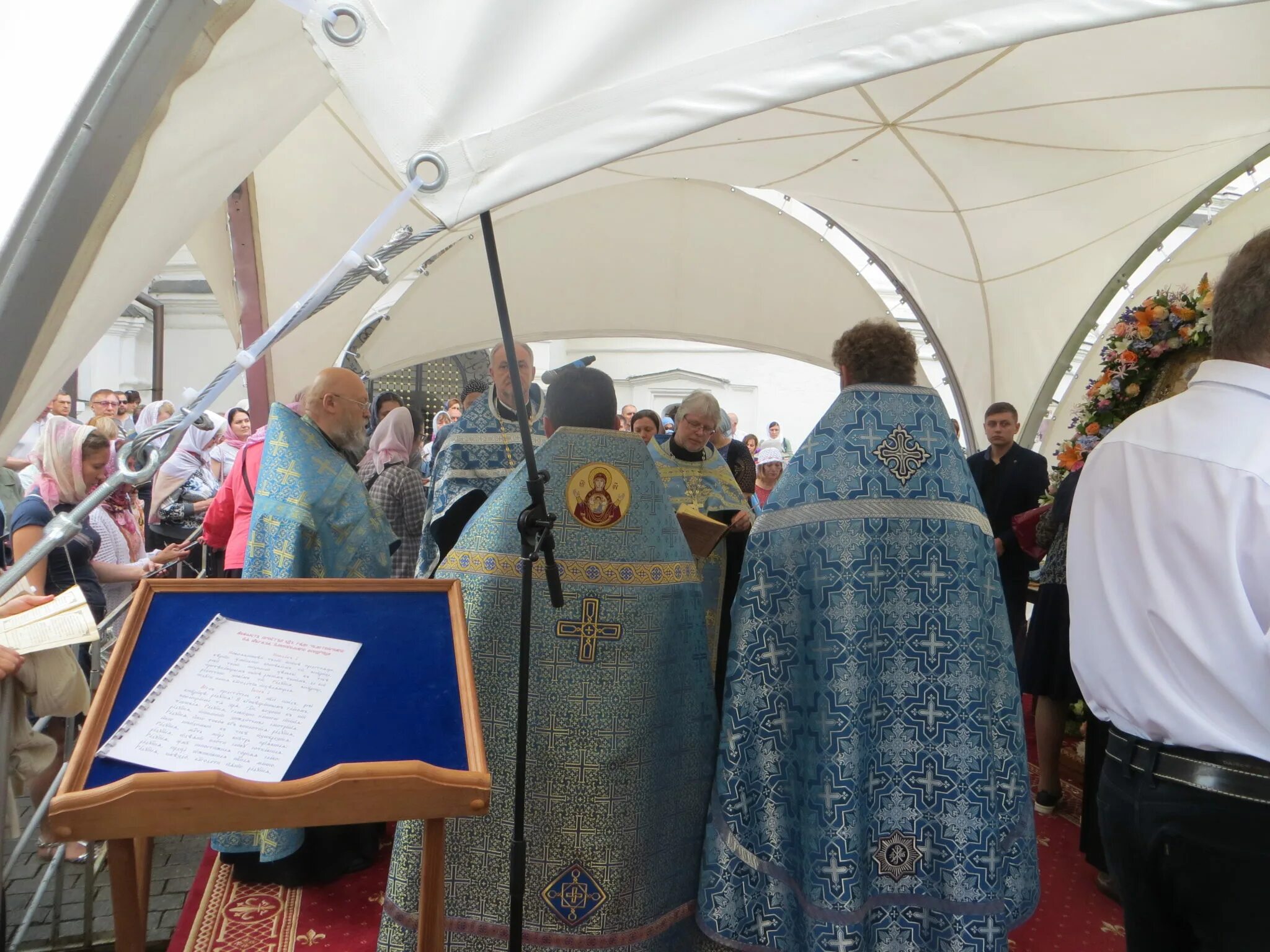 молебен всецарице в новоспасском. новоспасский монастырь в москве пантанасса. новоспасский монастырь чудотворная икона всецарица. новоспасский монастырь икона всецарица. икона божией матери всецарица новоспасский монастырь.