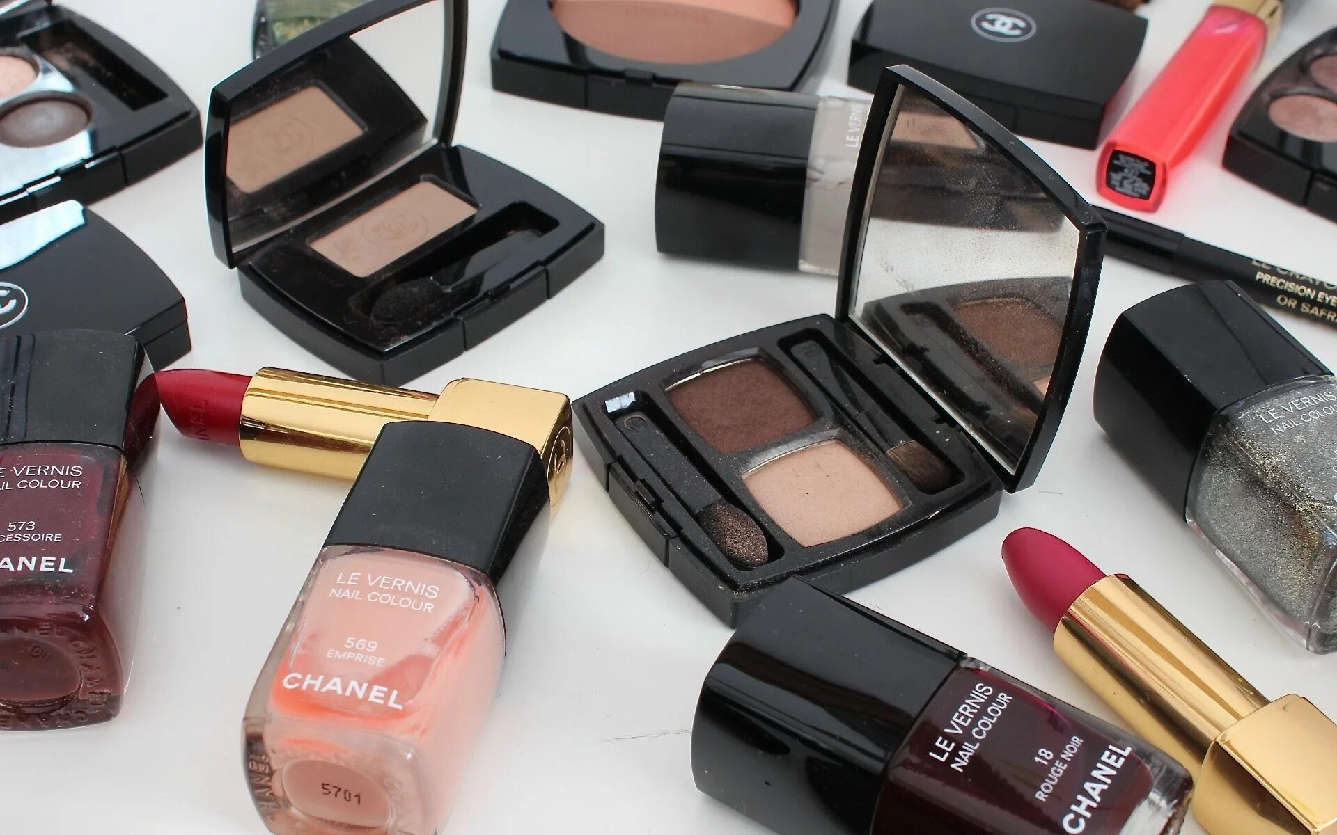 Chanel Makeup collection. Косметика Люкс Шанель. Французская декоративная косметика - Шанель. Шанель косметика 2017. Шанель косметика купить