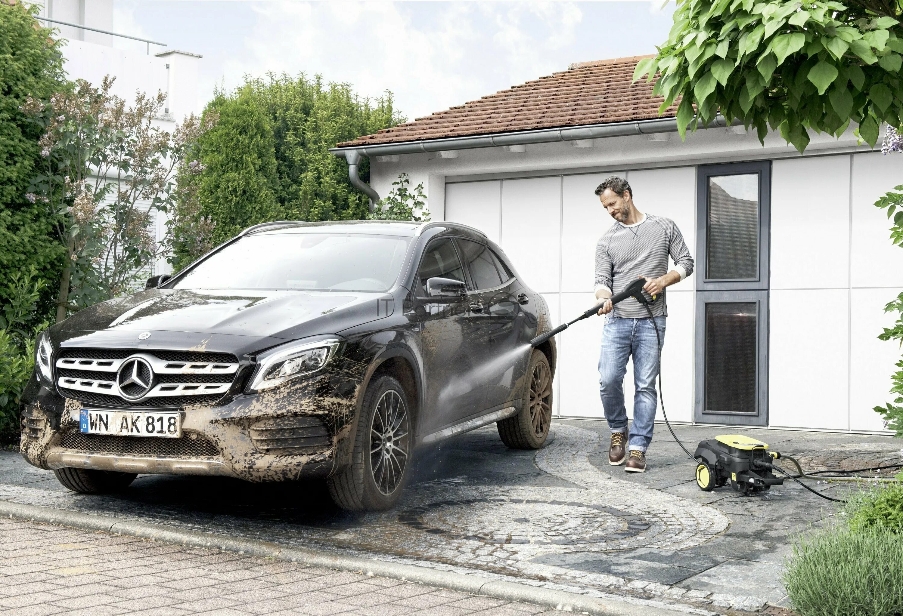 Мытье керхером видео. Автомойка Karcher k5. Автомойка Karcher k5 Compact. Мойка высокого давления k 5 Compact. Мойка высокого давления Karcher k 5 Compact Home.