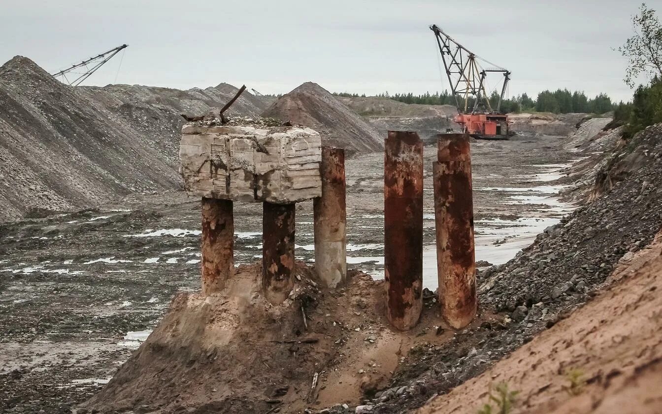 Горючие сланцы добыча. Предприятия по добыче сланца. Предприятия добывающие сланец в сланце заброшенное.