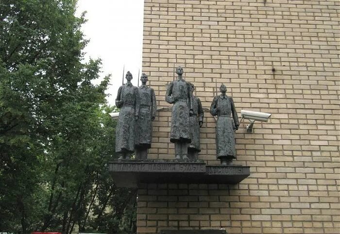 Памятник ахматова стих. Даниэль митлянский скульптуры. Тема народного страдания в поэме а. Реквием памятники. Реквием ахматова картинки.