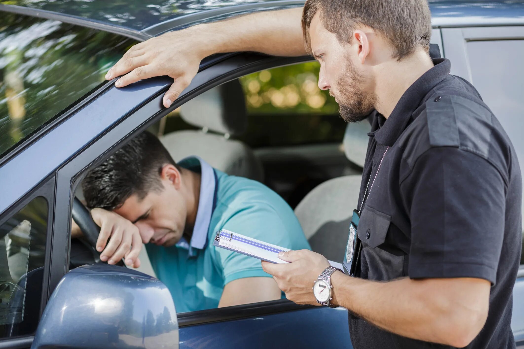 Car insurance listening. Лишение водительских прав. Водитель. Водителя лишают прав. Вождение без прав.