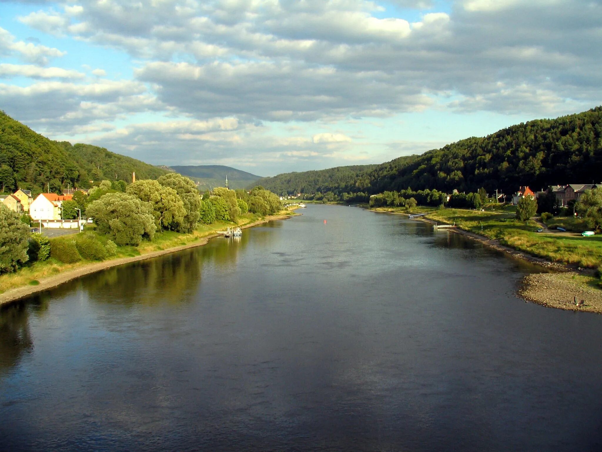 Исток реки рейн. Река Эльба в Германии. Река Эльба Саксония. Река Эльба Чехия. Река Лаба Чехия.