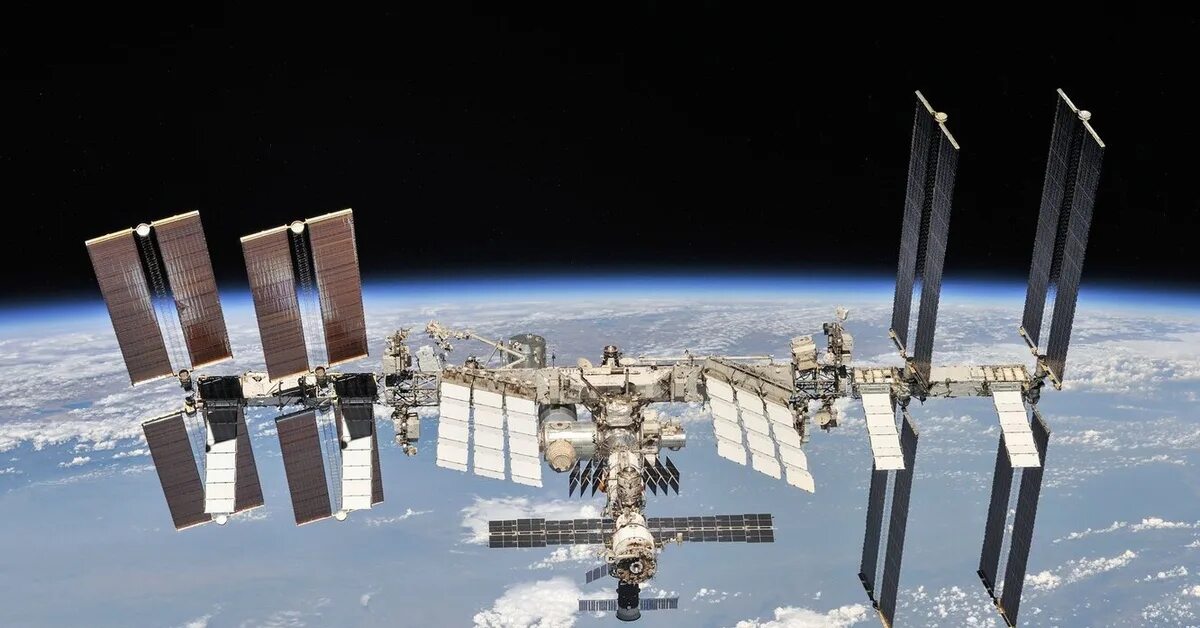 Как называется международная станция. Международная Космическая станция. МКС. Космическая станция фото. Модель космической станции.