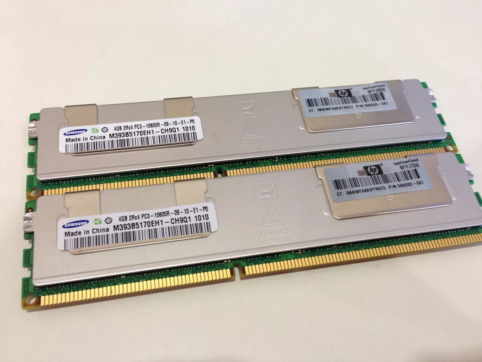 Серверная оперативная память ddr3. ОЗУ Samsung ddr3 4gb. Оперативная память Samsung ddr3 2r 1333. Память Samsung ddr3 2rx4 pc3 - 10600r 4 GB.