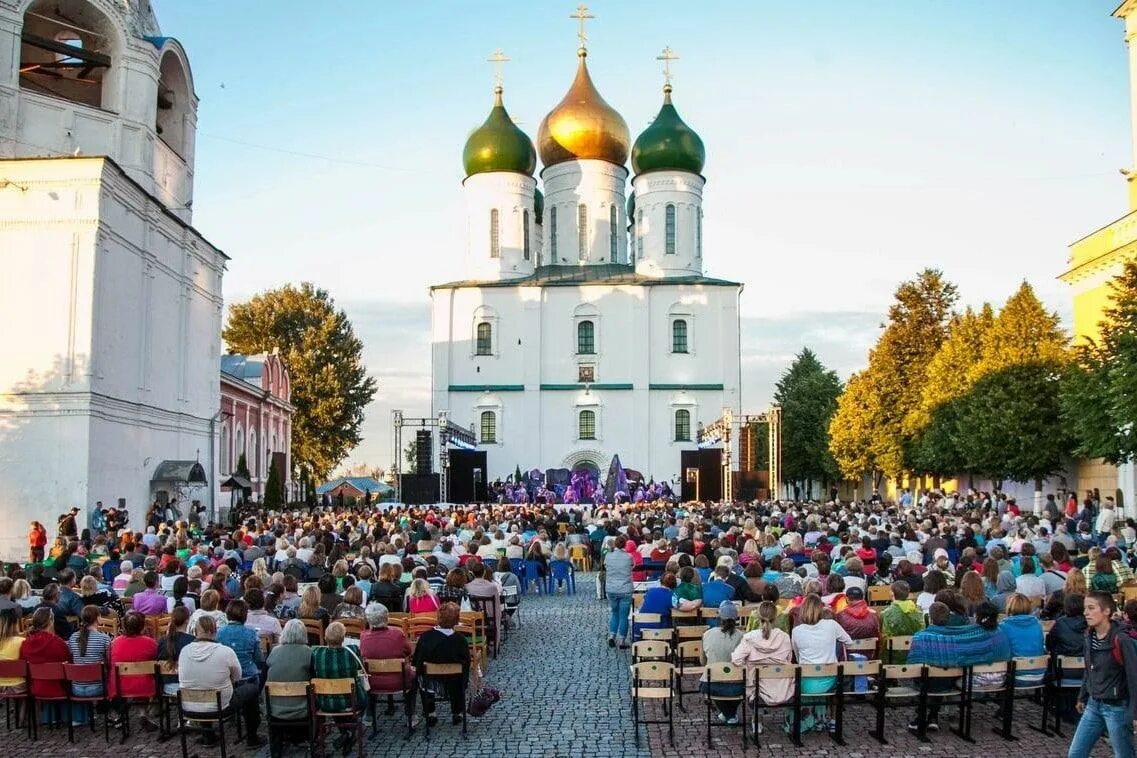 Соборная площадь Коломна. Коломенский Кремль Соборная площадь. Ансамбль Соборной площади Коломенского Кремля. Коломна Главная площадь. Коломна города 3