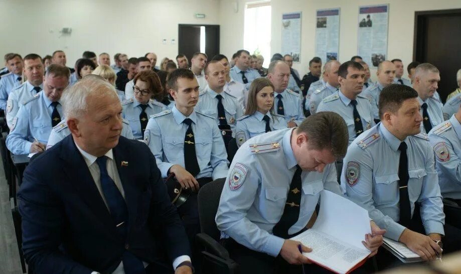 Начальник царицыно. Начальник УВД Царицыно г Москвы. ОМВД России по району Царицыно г. Москвы. Отдел Царицыно полиция. Начальник УВД ЮАО.