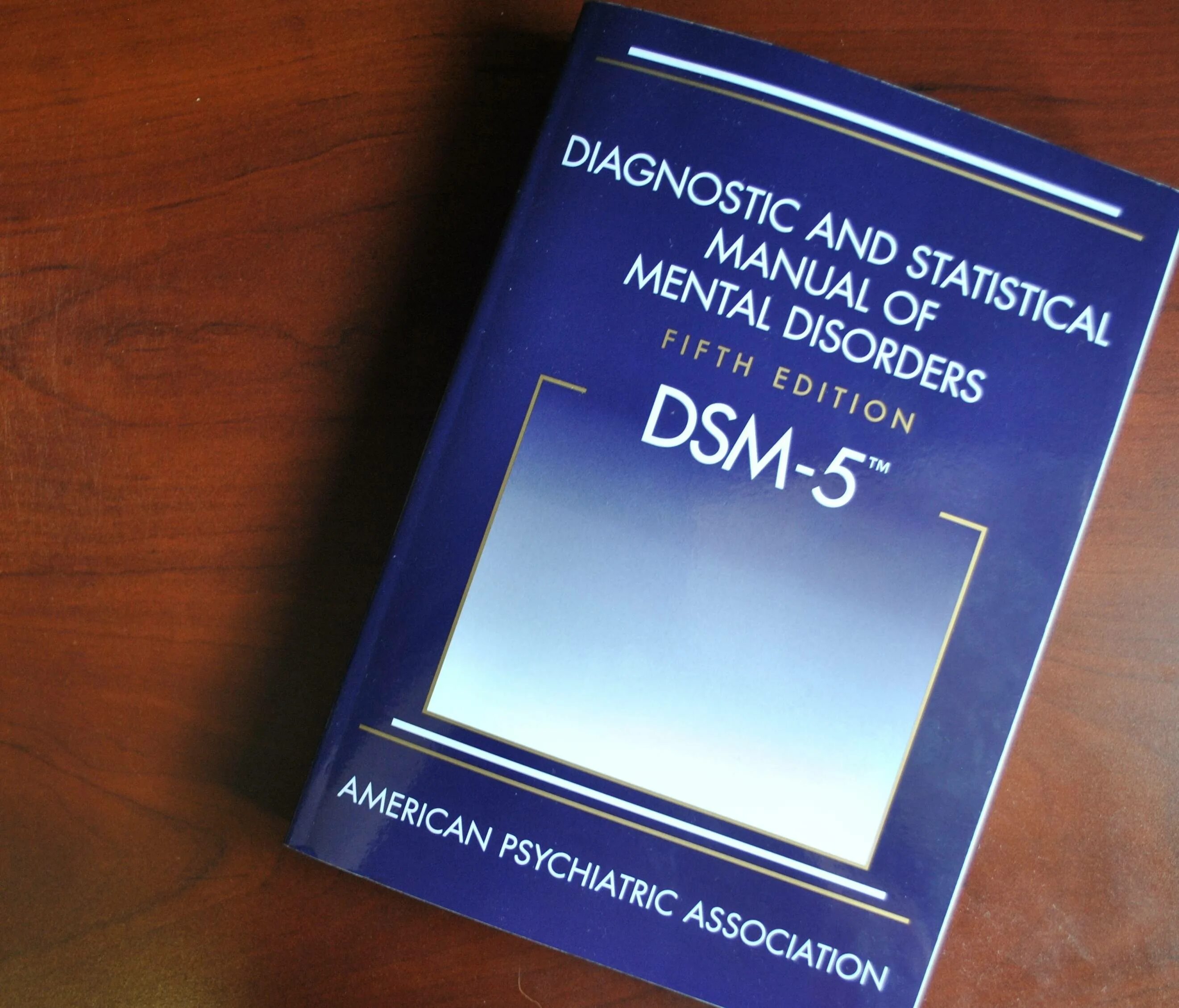 Ассоциативная книга. DSM 5. DSM 5 аутизм. DSM-5 книга. Психические расстройства DSM 5.