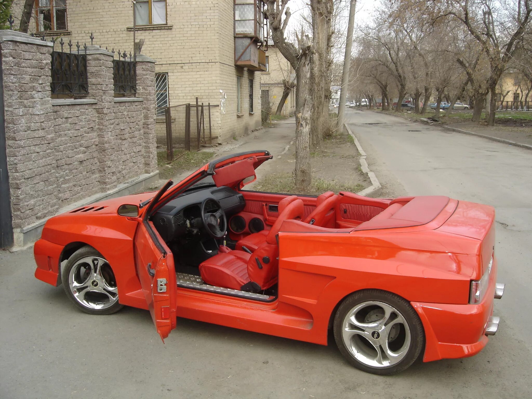 обвес из стекловолокна матрица. ваз 2108 расширение кузова. делают тюнинг. кабриолет из ваз 2108. машина с автозвуком.