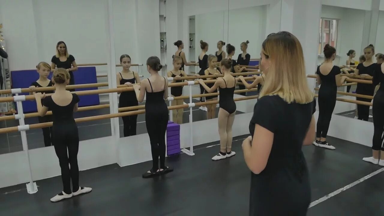 Танцевальная студия луна пенза. Школа танцев анапа. 11 школа анапа супчез. Танцевальный клуб рич стайл. Школа танцев анапа.