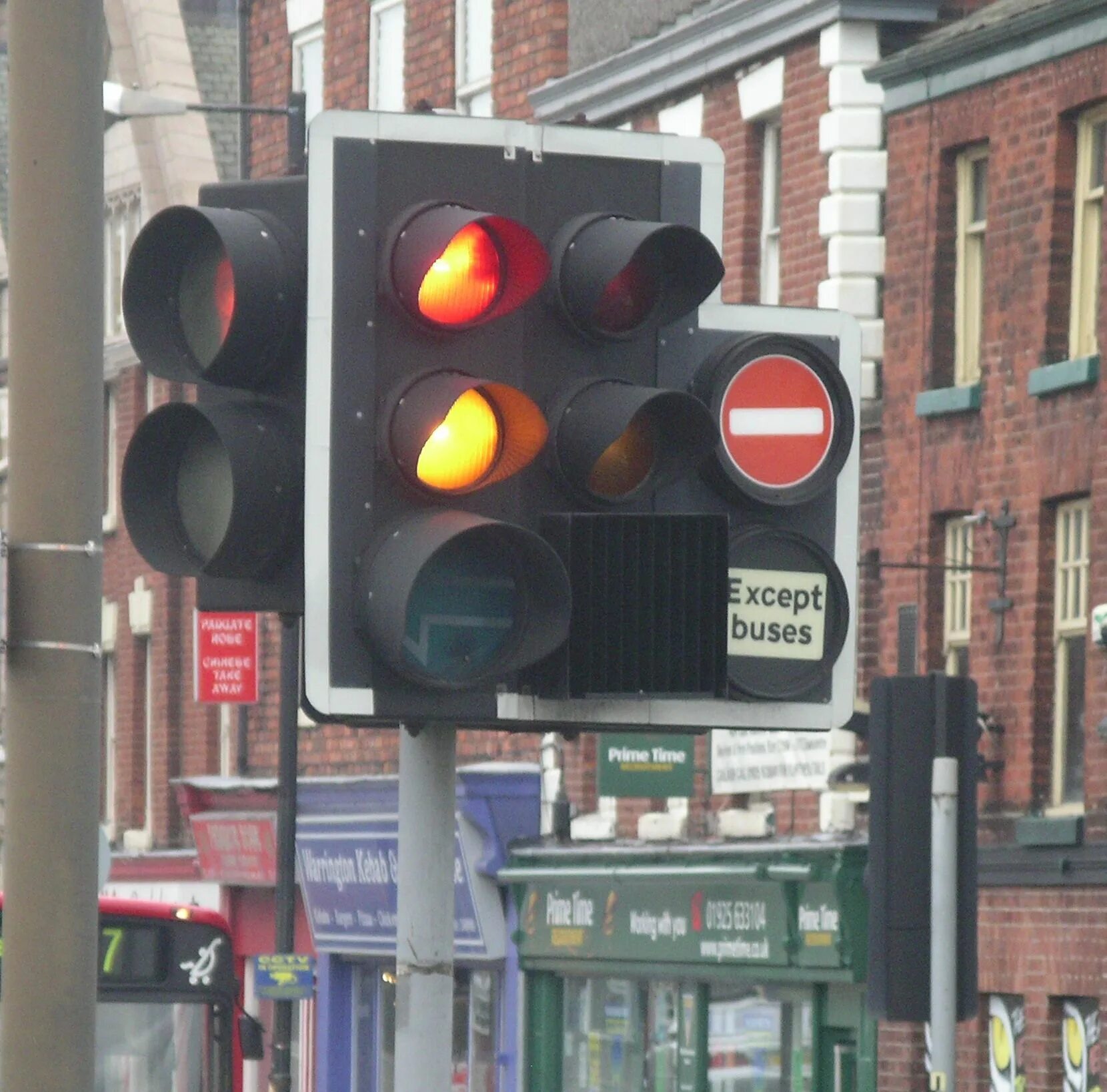 Turn right the traffic lights