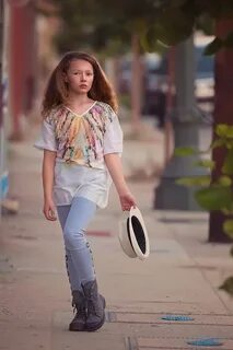 Фото улица девочки