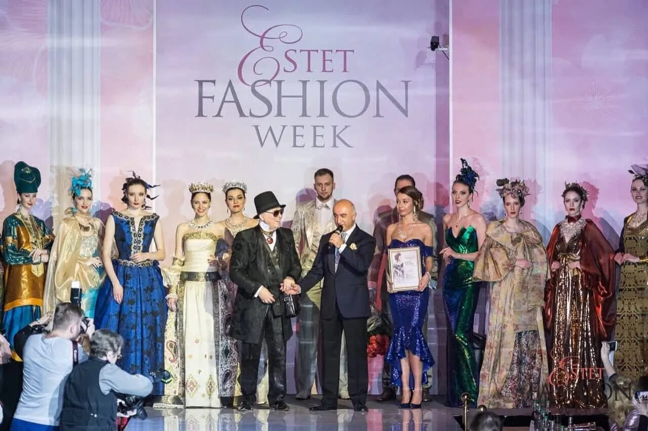 Эстет фэшн вик 2024. Estet Fashion week Москва. Эстет фэшн Вик 2023. Эстет фэшн Вик 2022. Эстет фэшн Вик подиум.