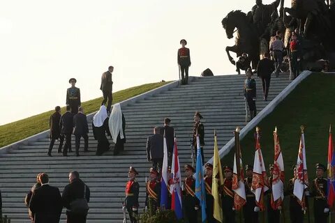 Выступающие открытие памятника