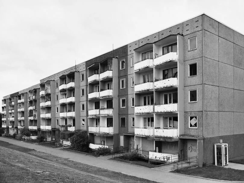 Хрущевка. Советская застройка в Германии. Хрущевки панельные постройки 1957-1970 г.г. Архитектура СССР хрущевки. Хрущевки в ГДР.