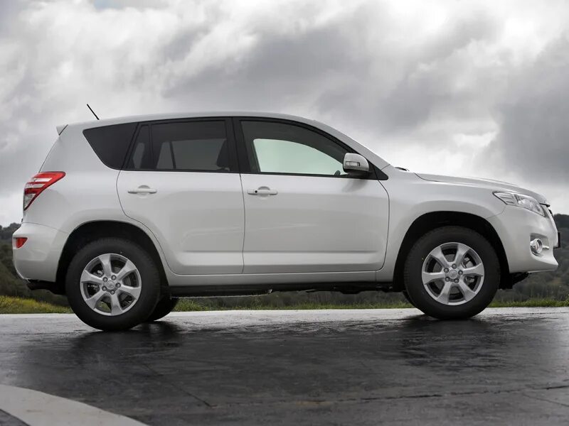 Toyota rav4 2011. Тойота рав 4 2011. Тойота рав 4 2011 белый. Toyota rav4 2012 белый.