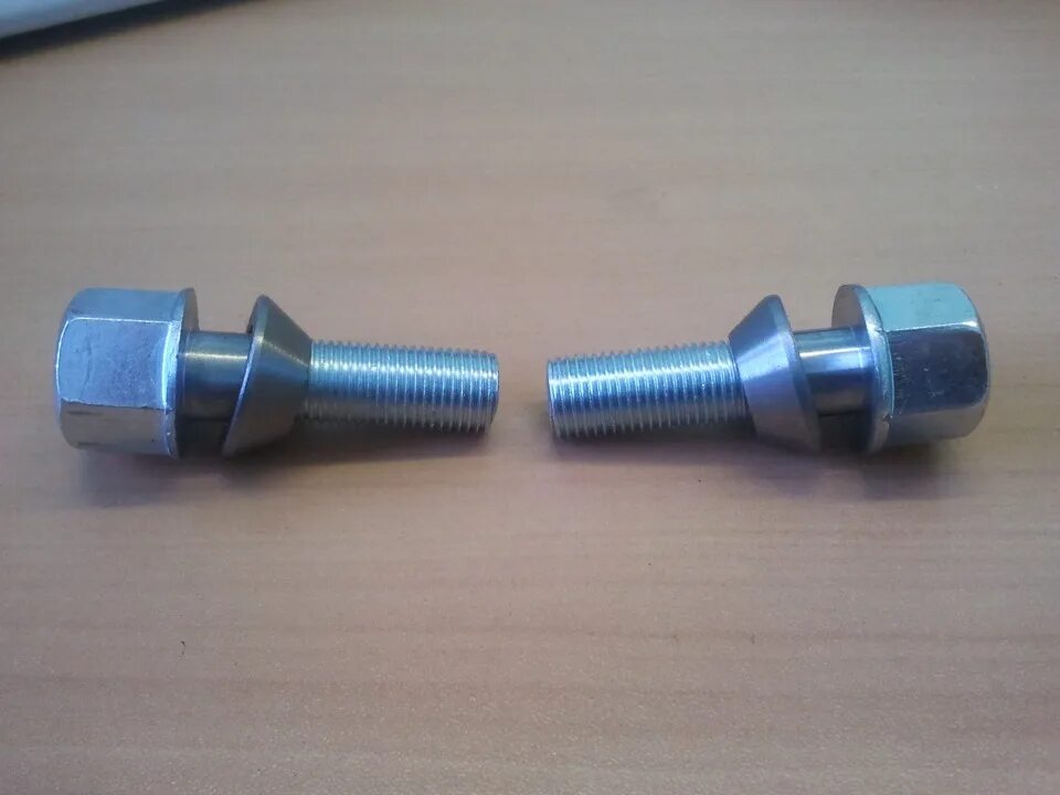 Болты с эксцентриком на ваз 4/98. Болты 4 100. Колесные болты с эксцентриком на ваз. 98. Болты 4 100.