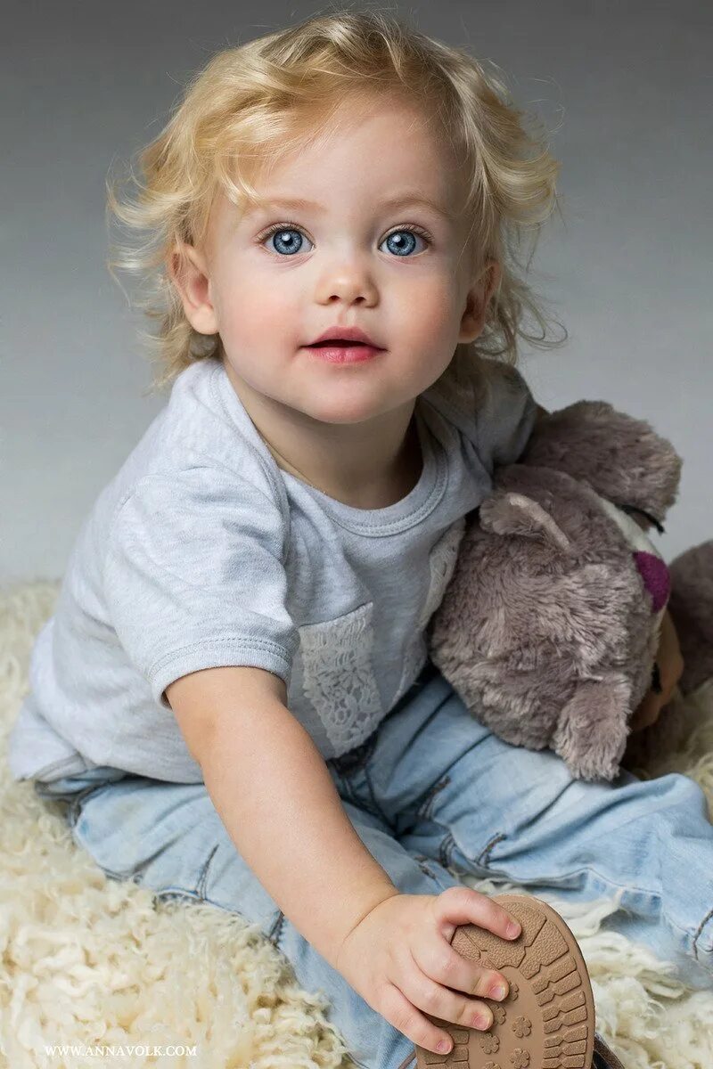 Таллия берк. Светленький кудрявый мальчик. Красивые детишки. Симпатичного ребенка. Красивые младенцы.