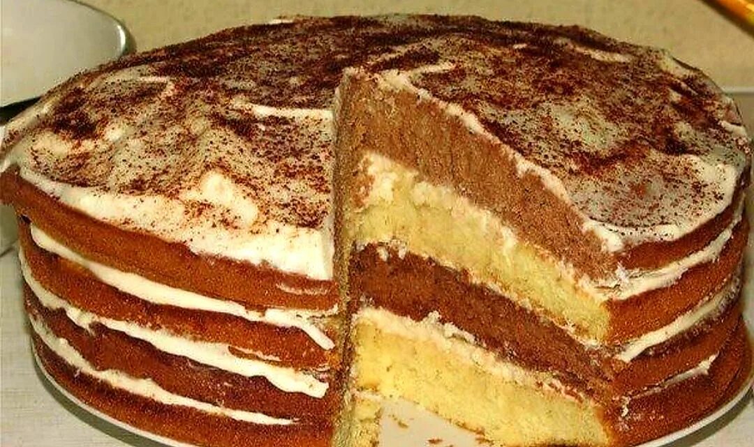Коржи для сметанника. Торт «сметанник». Торт сметанник домашний. Домашний торт со сметанным кремом.