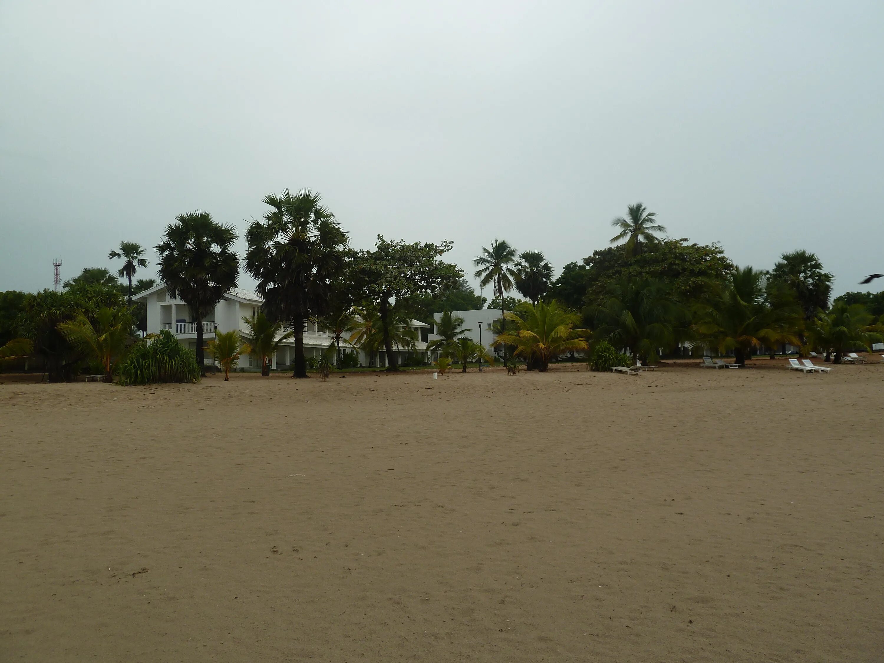 Шри ланка температура в апреле. Uppuveli Beach Шри Ланка. Тринкомали Шри Ланка. Пляж Уппувели Шри Ланка. Тринкомали Уппувели пляж.