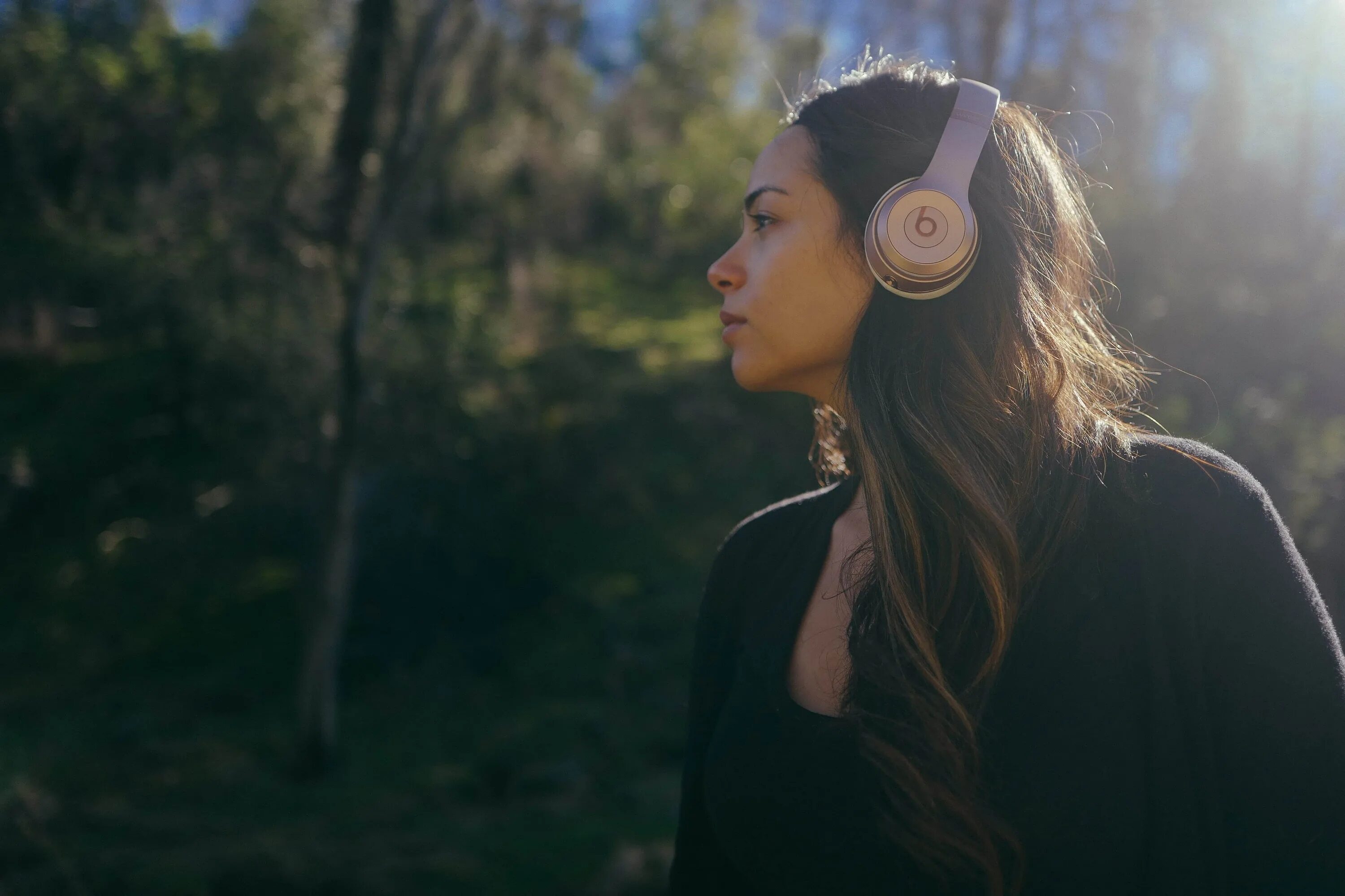 наушники с ушами. наушники mdr 100 wireless. наушники для девушек. наушники маленькие. наденьте наушники.