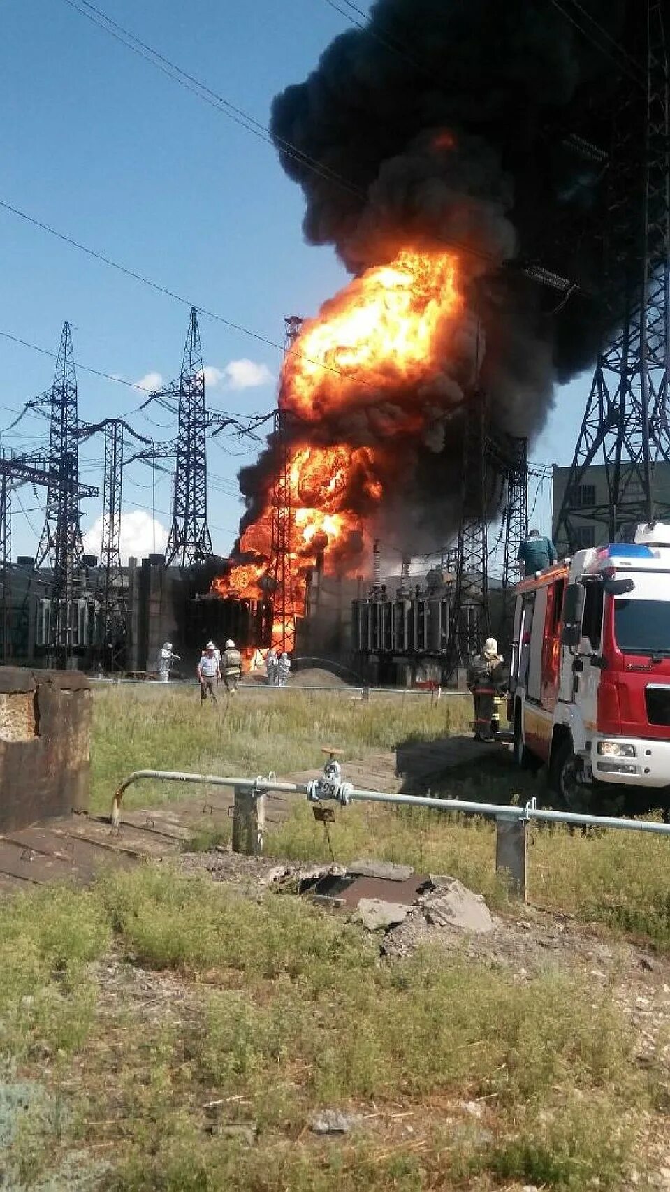 Пожар трансформатора на подстанции Чагино. Пожар на подстанции в Чагино. Трансформаторная подстанция Чагино. Пожар на электроподстанции Чагино. Горит подстанция