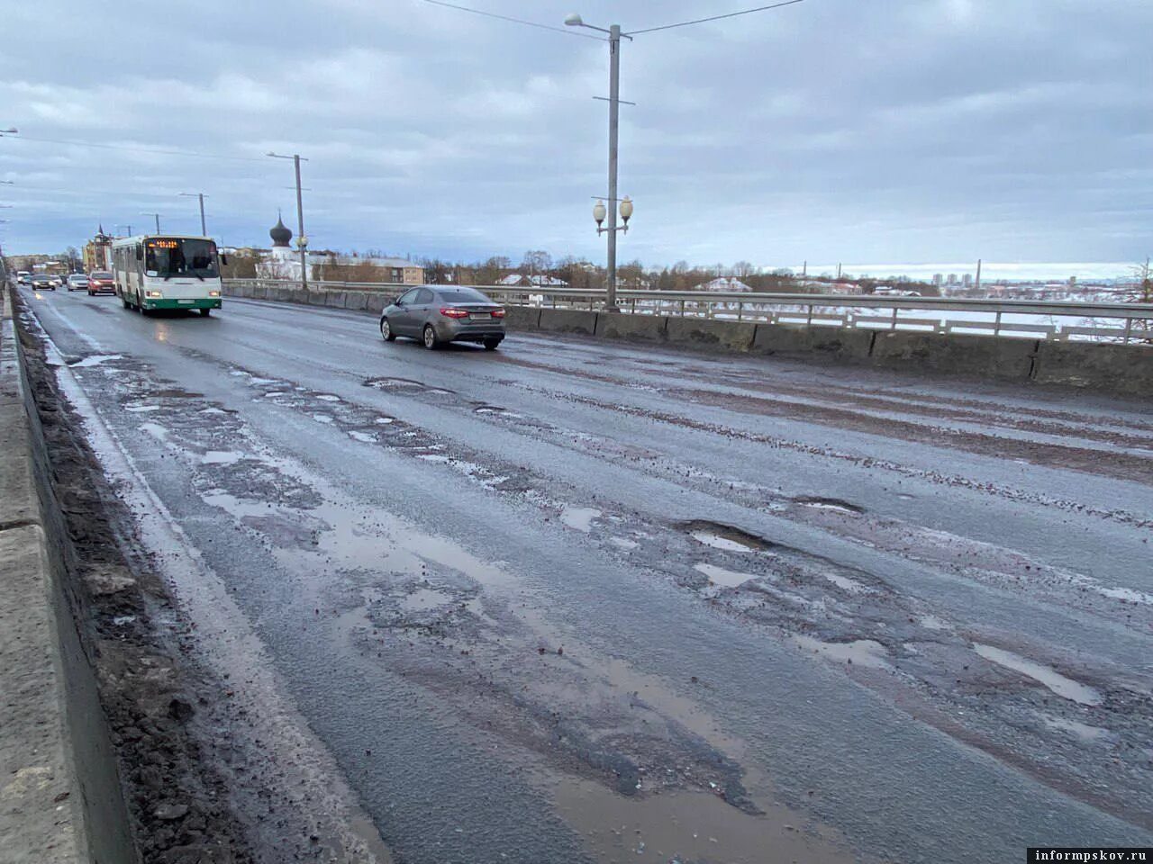 Ольгинский мост Псков. Асфальт. Реконструкция моста. Дорожный мост.