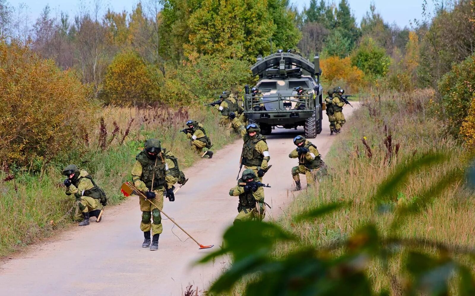 Боевой дозор. Машина дистанционного разминирования 15м107 «листва». МДР 15м107 листва. Миноискатель листва. Разминирование местности и объектов.