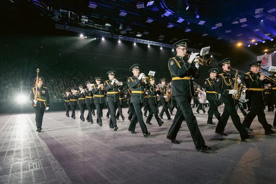 центр патриот парад. плац парад. военный оркестр санкт-петербург. плац парад. курсанты на 9 мая тюмень.