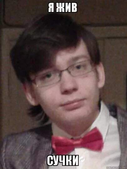 Пороки древесины доски. Живой сук. Сук дерева. Здоровая древесина. Я жив надпись.