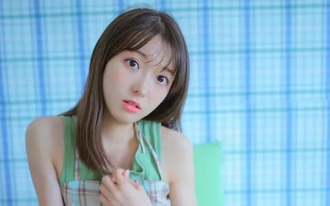 第 一 章 秘 密 我 叫 向 小 园.就 是 众 芳 摇 落 独 暄 妍.占 尽 风 情 向 小 园 的 那... 