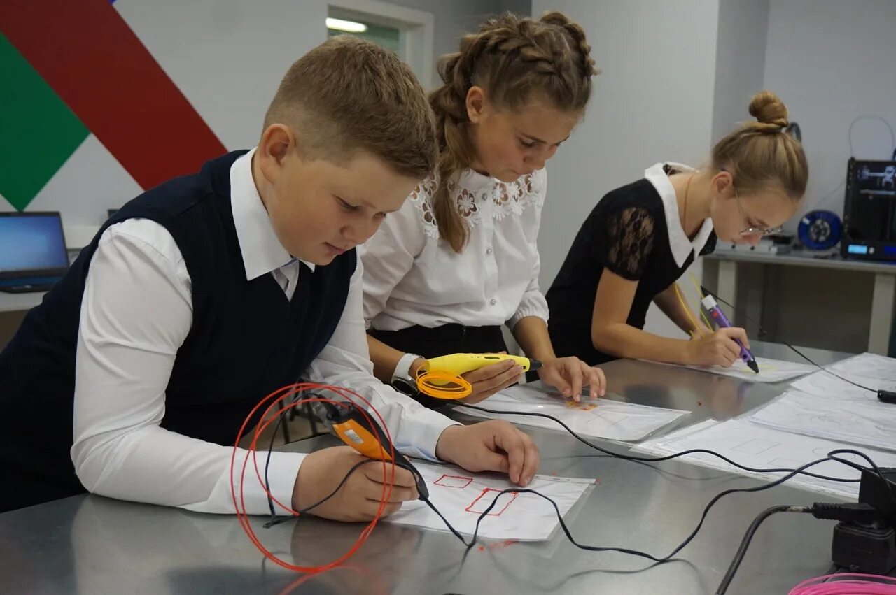 Занятия для детей. Детские кружки и секции. Занимался в кружках. Творческие кружки для детей. Робототехника для детей.