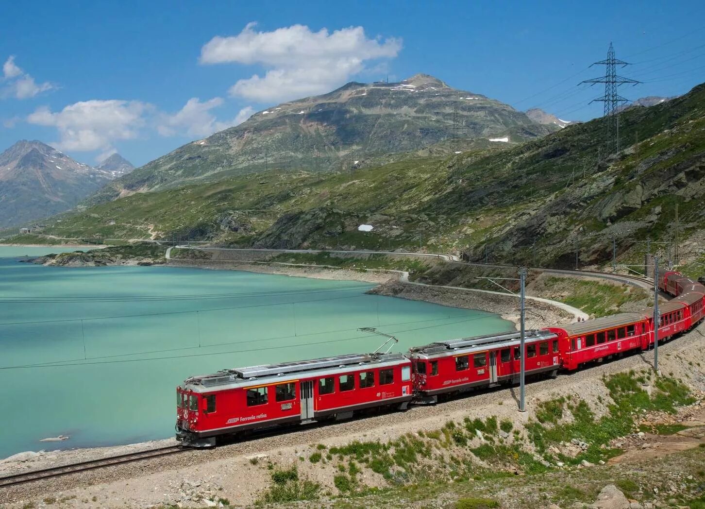 Bernina Express. Экспресс Швейцария Италия. Поезд Италия Швейцария. Лаго Бьянко железная дорога.
