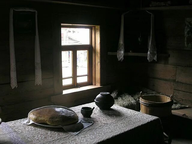 Максимов - крестьянская изба 1869. Крестьянская изба 16 века внутри. Старый деревянный домик зимой. Крестьянская изба 19 века тамбовской губернии. Ветхая изба.