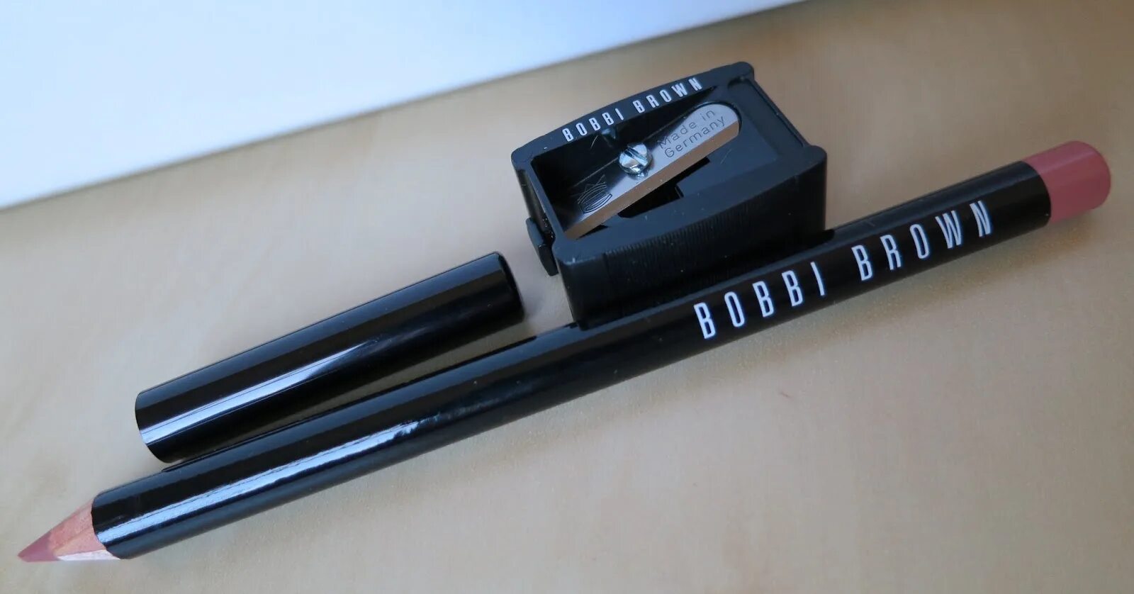 Bobbi Brown карандаш для губ Rose. Bobbi Brown Lip Pencil свотчи. Bobbi Brown Ballet Pink карандаш. Карандаш для губ Bobbi Brown свотчи.