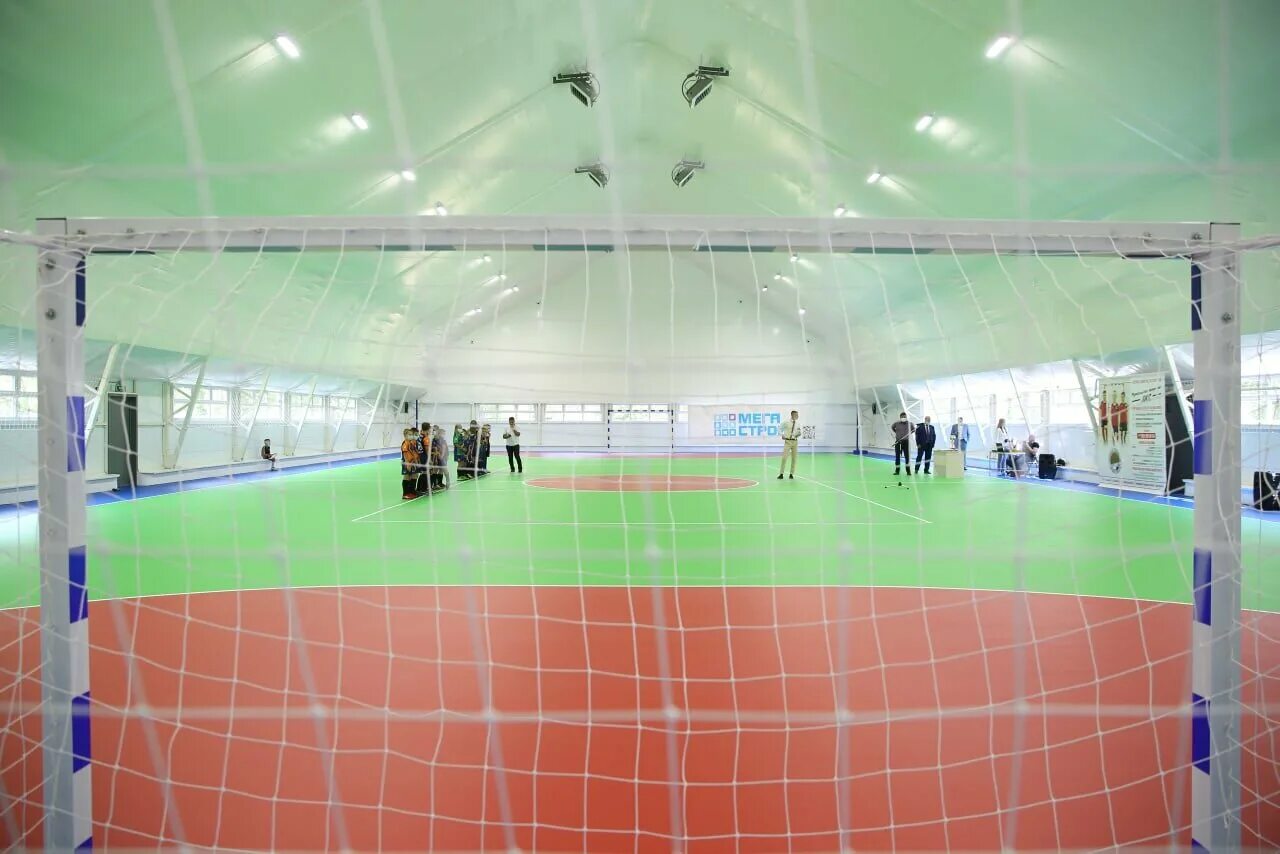 Спорткомплекс футбол. Спортивный комплекс футбольный зал олимпика екатеринбург. Go park сходня. Стадион мещера егорьевск. Футбольный центр cityfootball тушинская.
