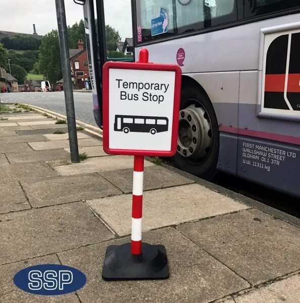 Убрать стоп в автобусе. Стоп автобус. Bus stop sign. Bus stop знак в Америке. На палке остановка для автобусов.