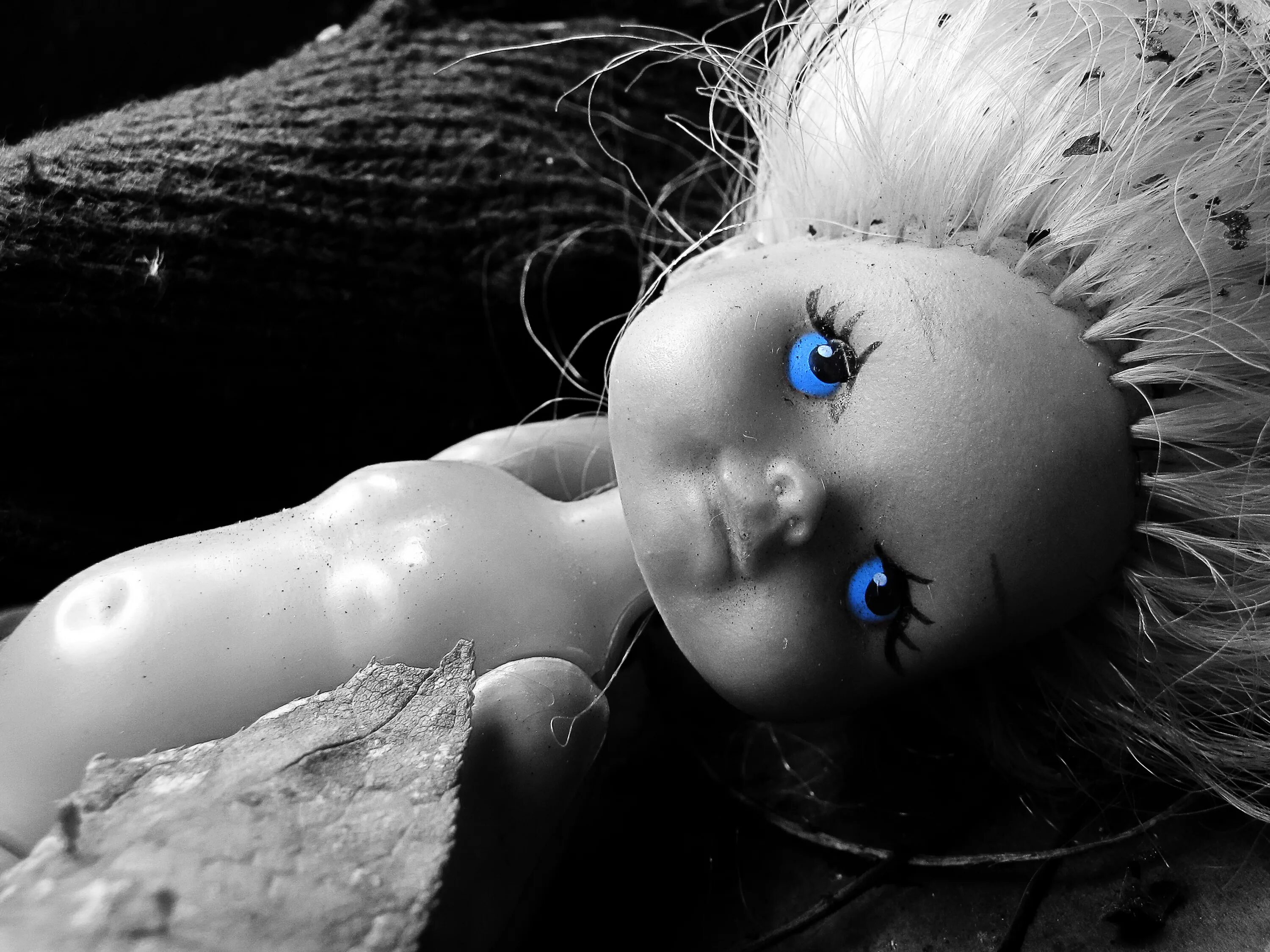 сломанные куколки. сломанные куколки. сломанные куколки. сломанная фарфоровая кукла. сломанные куколки.