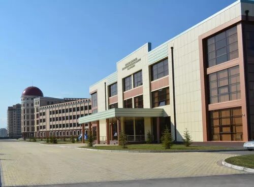 Ингушский медицинский университет. Научная библиотека ингушского государственного университета. медицинский университет в магасе. медицинский корпус инггу магас. инггу крепость.