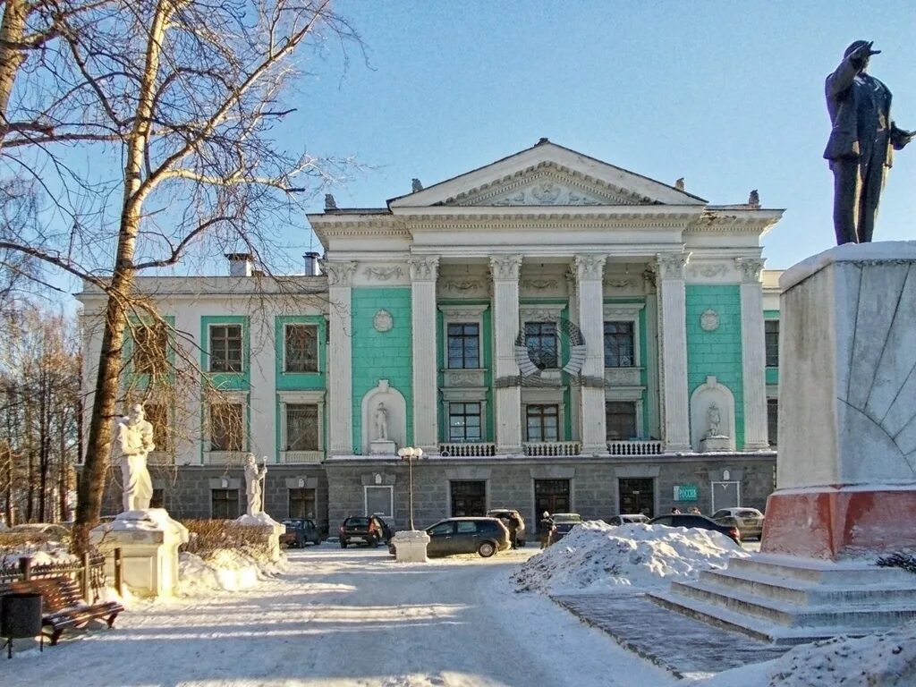 Главные культурные центры. Россия (культурный центр, Глазов). Глазов дворец культуры. Дом культуры Россия Глазов. Общественно культурный центр Россия в Глазове.