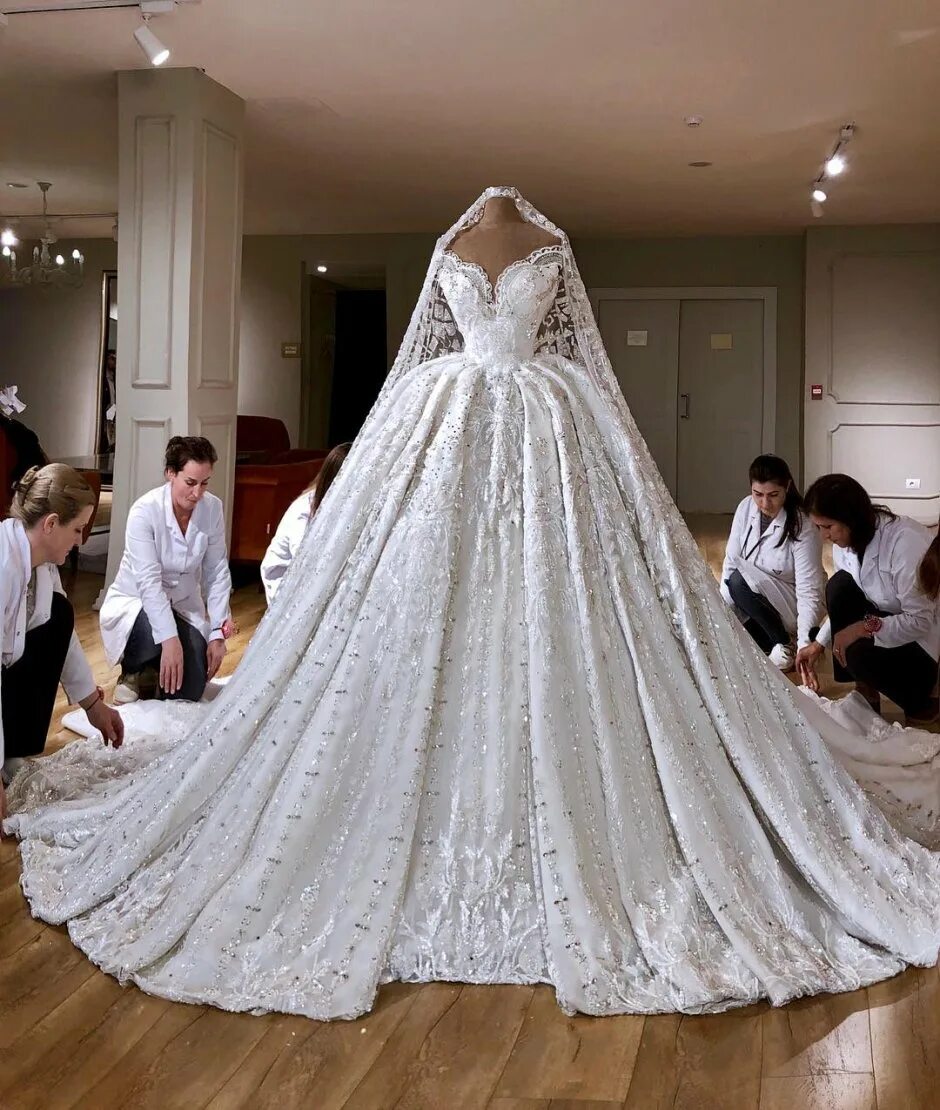 Самый большой свадебный платье. Самые роскошные свадебные платья. Vestido de noiva бальное платье 2018. Самые красивые свадебные платья. Самый большой свадебный платье.